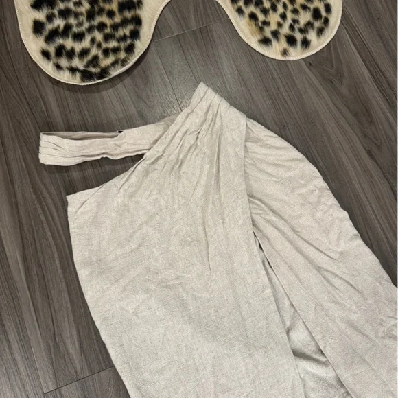 Linen maxi skirt with slit - Picture 2 of 4